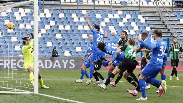 Bastoni fa godere l’Empoli al 94′. Nicola non si ferma più, ora il Sassuolo è nei guai