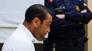 Dani Alves paga un milione di euro di cauzione ed esce dal carcere: i dettagli