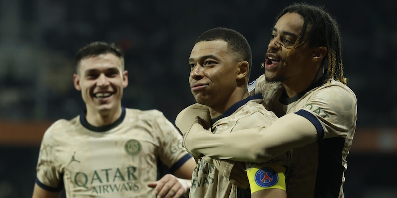 Psg, Mbappé è devastante: tripletta al Montpellier! Pari del Lille