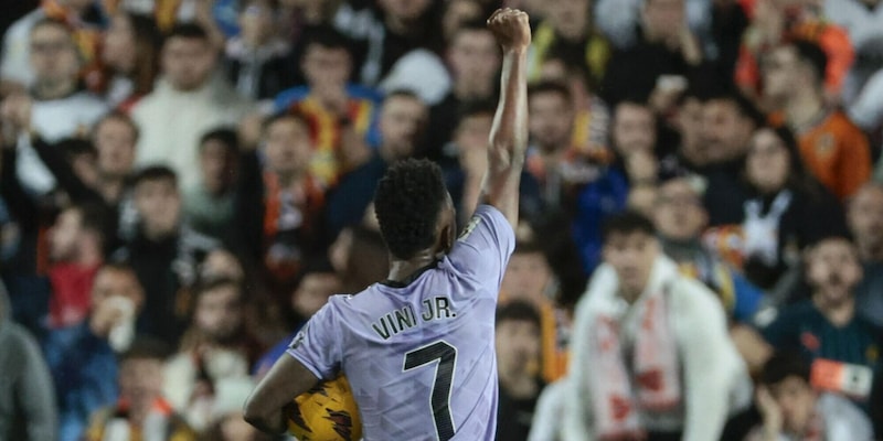 Valencia-Real Madrid, Vinicius doppietta: le esultanze fanno discutere