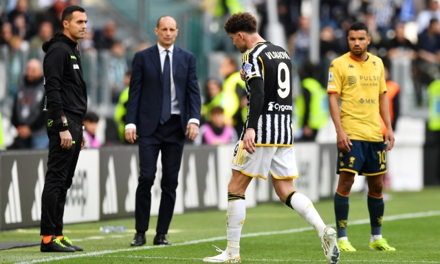 Vlahovic, scatto di nervi e doppio giallo: salterà la Lazio