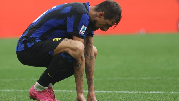 L’Inter non multa Acerbi e “si riserva un confronto col proprio tesserato”