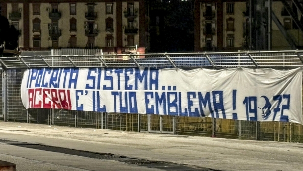 Napoli, spuntano striscioni contro la sentenza Acerbi. Sabato previste iniziative pro-Juan Jesus