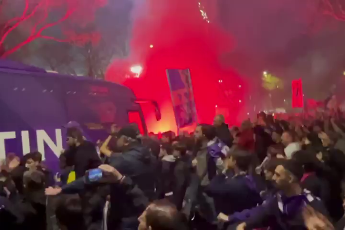 Video Fiorentina-Milan, tifosi viola caricano la squadra dopo la morte di Barone