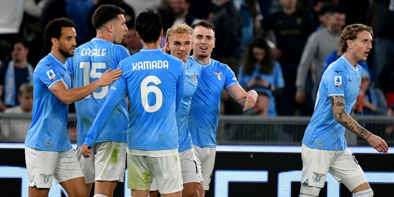 Lazio, non basta un bacio sulla maglia