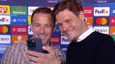 Quando ti giochi la Champions, ma non resisti a Del Piero: selfie da leggenda