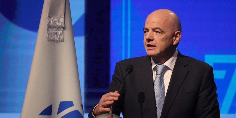 Fifa, Infantino: “Stiamo lavorando per nuove norme sulle commissioni agli agenti”