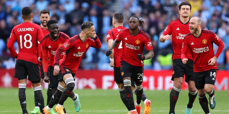 Man United, Antony dopo il brutto gesto in FA Cup: “Non hanno trattato bene i nostri tifosi”