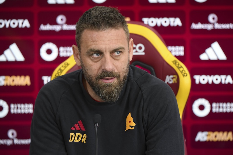 De Rossi prima di Napoli-Roma: "N'Dicka gioca, vogliamo vincere come la femminile"