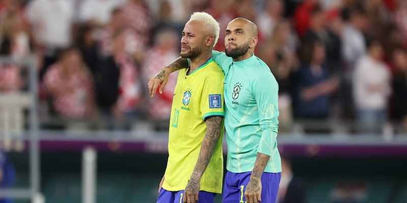 Dani Alves restituisce i soldi a Neymar: la cifra