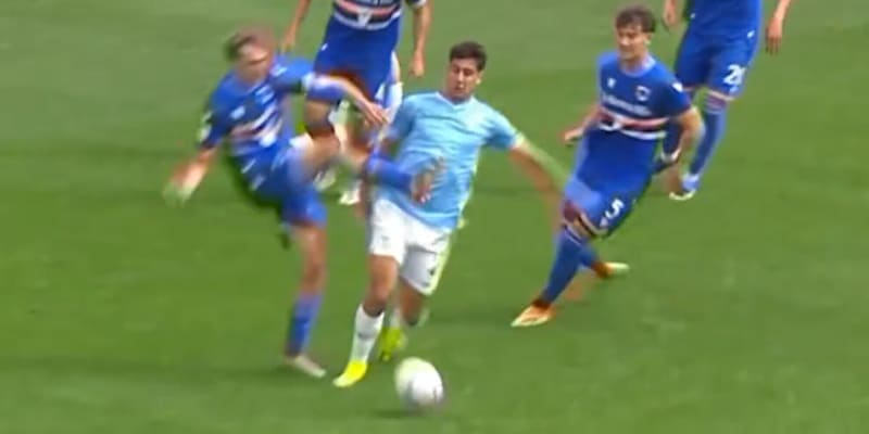 Lazio, clamoroso rigore negato alla Primavera. I tifosi: “Arbitrava Di Bello?”