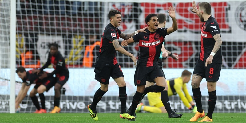 Bundesliga, il Leverkusen salva l’imbattibilità e avvisa la Roma