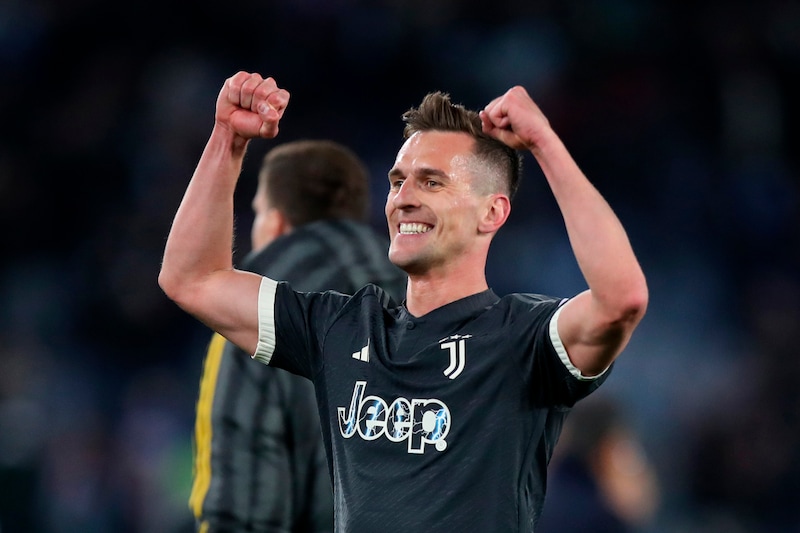 Lazio-Juventus 2-1: Allegri dantesco, follia Alex Sandro, alla fine la luce Milik