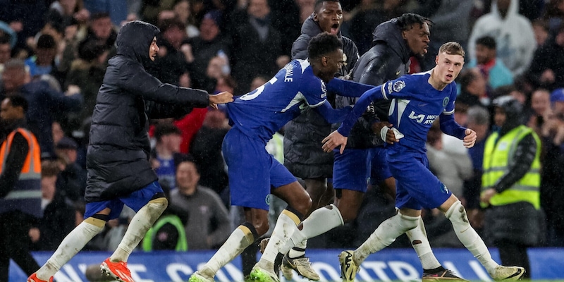 Clamoroso Chelsea: United rimontato al 101′. Il Liverpool vince e vola in testa