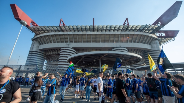 I tifosi dell’Inter “invadono” Appiano per caricare la squadra: obiettivo scudetto nel derby
