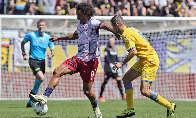 Il Bologna si ferma sulla traversa, niente sorpasso alla Juve: a Frosinone è solo 0-0