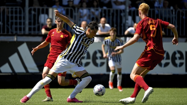 La Roma scappa, la Juventus la ribalta ma poi si fa riprendere: il 3-3 è uno spettacolo