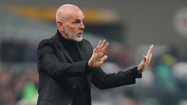 Pioli, sesto derby di fila perso: milanisti furiosi sui social: “Una vergogna perdere così”