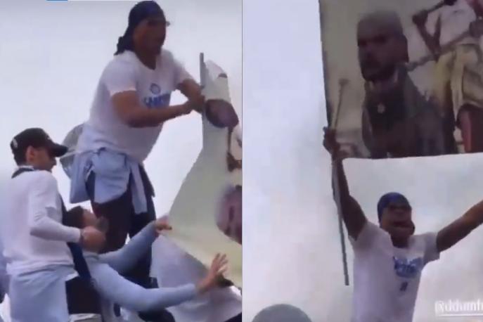 Video, Dumfries mostra uno striscione contro Theo Hernandez alla festa scudetto dell’Inter