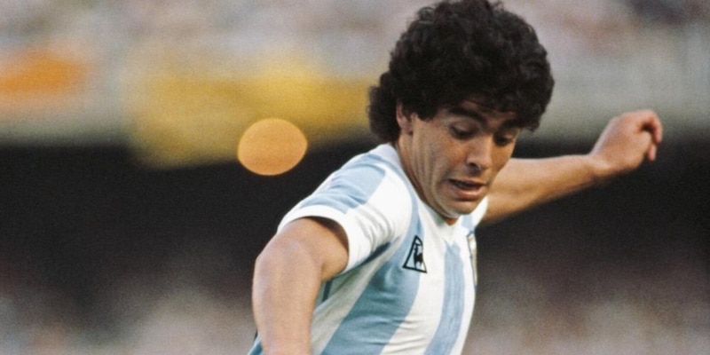 Gli eredi di Maradona battuti in tribunale: il Pallone d’oro ’86 all’asta