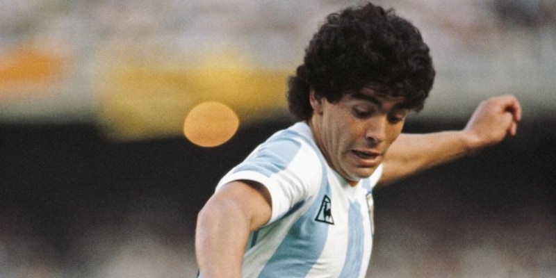 Maradona, ritrovato il Pallone d’oro del Mondiale ’86: all’asta per una cifra pazzesca