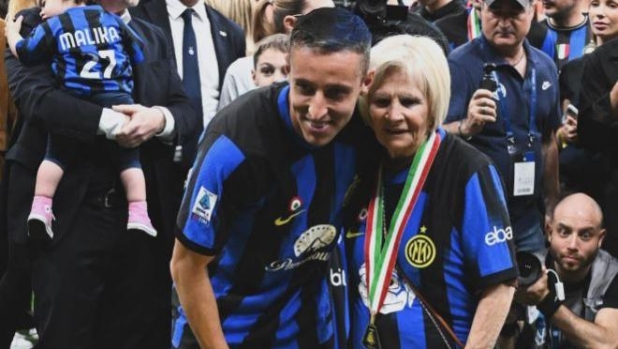 Frattesi, la festa scudetto insieme alla nonna: “Quanto tempo è passato…”