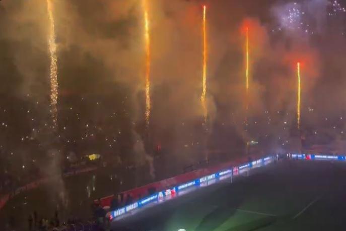 Grande festa a Bologna: fuochi d’artificio sull’inno della Champions
