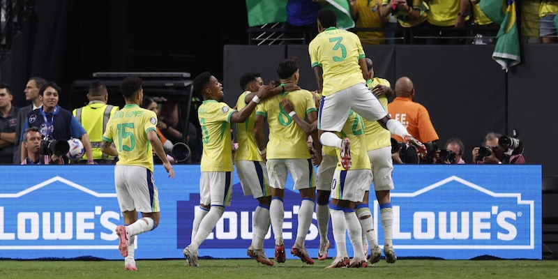 Colombia ai quarti di Coppa America, Brasile show con Vinicius e Paquetá