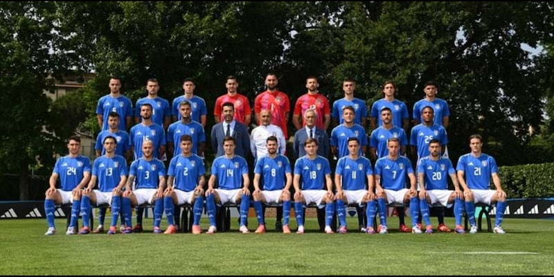 Italia, ecco la maglia per Euro 2024: foto prima del volo per la Germania