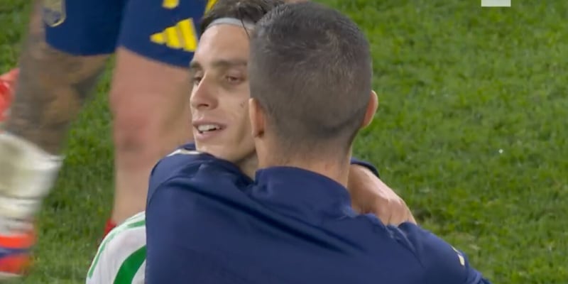 Il gesto di Mancini verso Calafiori dopo Spagna-Italia: l’abbraccio è virale