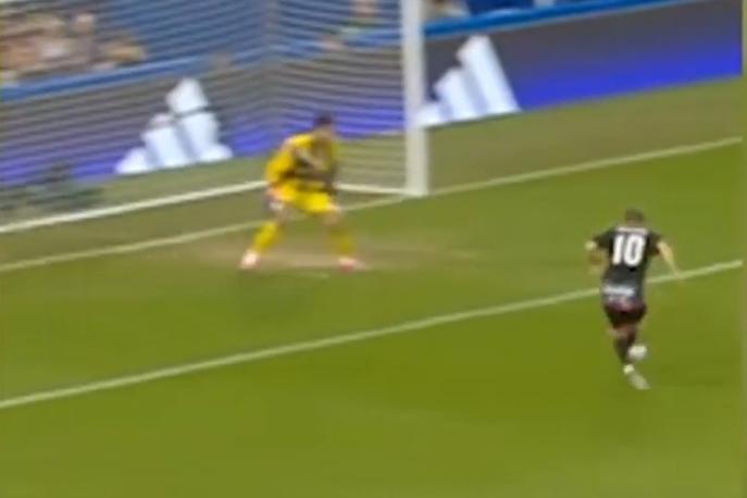 Video, Del Piero fa gol come a Dortmund al Soccer Aid