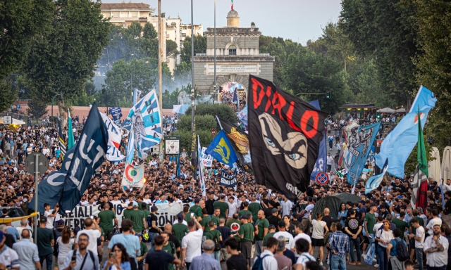 Lazio, contestazione dei tifosi contro Lotito: 5000 in corteo a Roma