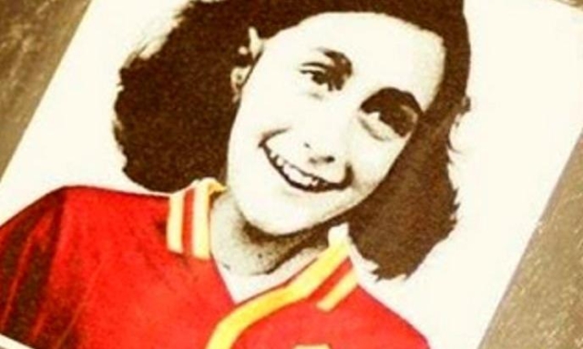 Anna Frank con la maglia della Roma: a processo 12 ultrà della Lazio per l’adesivo della vergogna