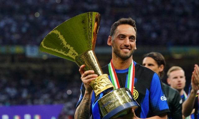 Calhanoglu fa chiarezza sul futuro: “Sono felice a Milano, voglio vincere con l’Inter”