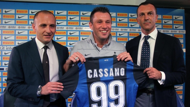Taremi sceglie la maglia numero 99? Da Cassano a Choutos e Zé Turbo, i precedenti all'Inter
