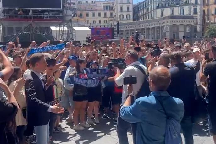 Video Napoli, presentazione Conte: l'accoglienza dei tifosi