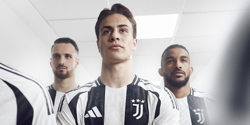 Un dettaglio sulla nuova maglia Juve sorprende i tifosi: manca la Coppa Italia!