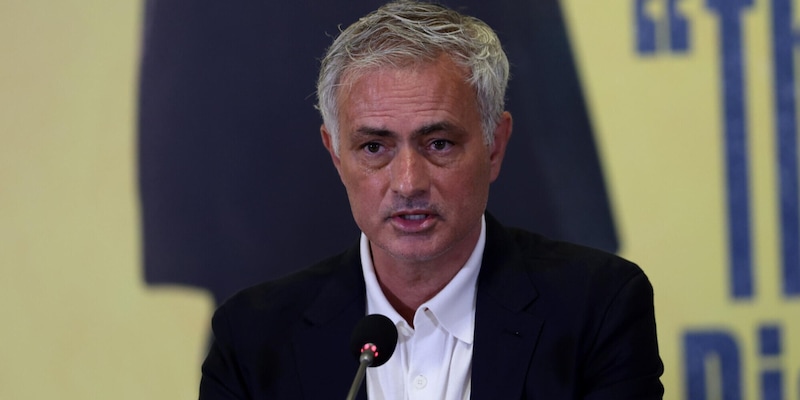 Mourinho e il mercato al Fenerbahce: “Abbiamo una grande difficoltà…”