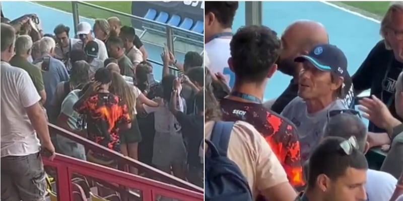 Napoli, Conte show: si arrampica in tribuna per selfie e autografi