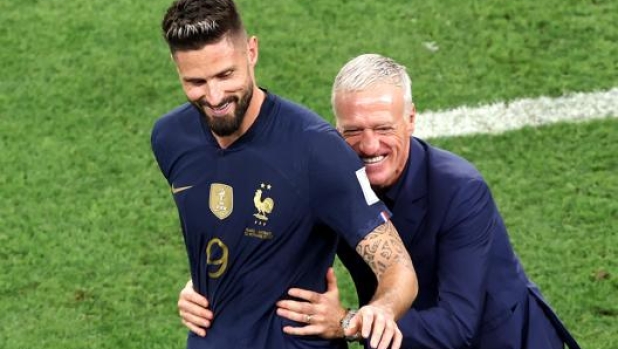 L'ultimo abbraccio di Deschamps a Giroud: "Professionista vero, grazie…"