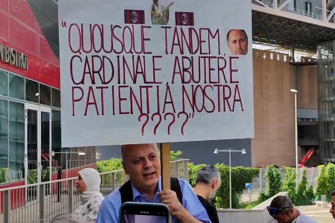 Milan, tifoso protesta in… latino: "Cardinale abusa della nostra pazienza"