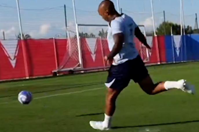 Thierry Henry in formissima, che giocate in allenamento con la Francia olimpica