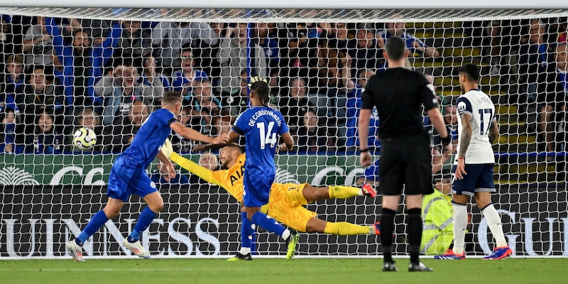 Premier League, l’eterno Vardy salva il Leicester: pari con il Tottenham