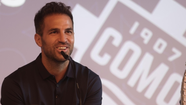 Fabregas: "Proveremo a mettere in difficoltà la Juve. Varane? Non so quanto resterà fuori…"