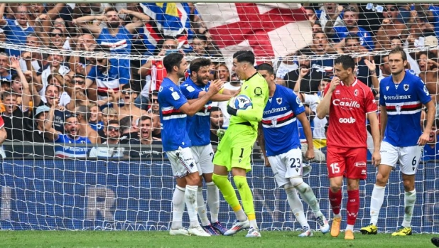 La Samp in 10 resiste al Bari. Decisivo Vismara: para anche un rigore a Lasagna