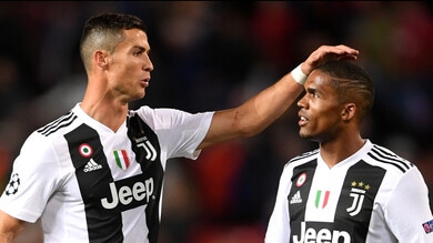 Onlyfans, Douglas Costa raddoppia: l’invito a…Cristiano Ronaldo!