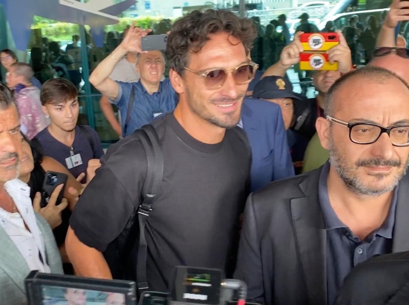 Hummels è sbarcato a Roma: ora visite e firma