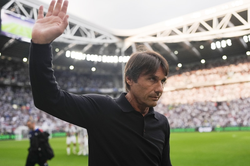 Conte torna allo Stadium, per la prima volta con i tifosi della Juve: così lo hanno accolto