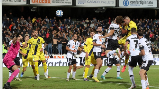 Cesena-Modena, derby ad alta tensione: gli ospiti si illudono, ma alla fine Zaro firma il 2-2