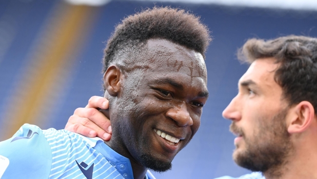 La Roma esonera De Rossi e l'ex Lazio Caicedo se la ride sui social: "Er sord out"